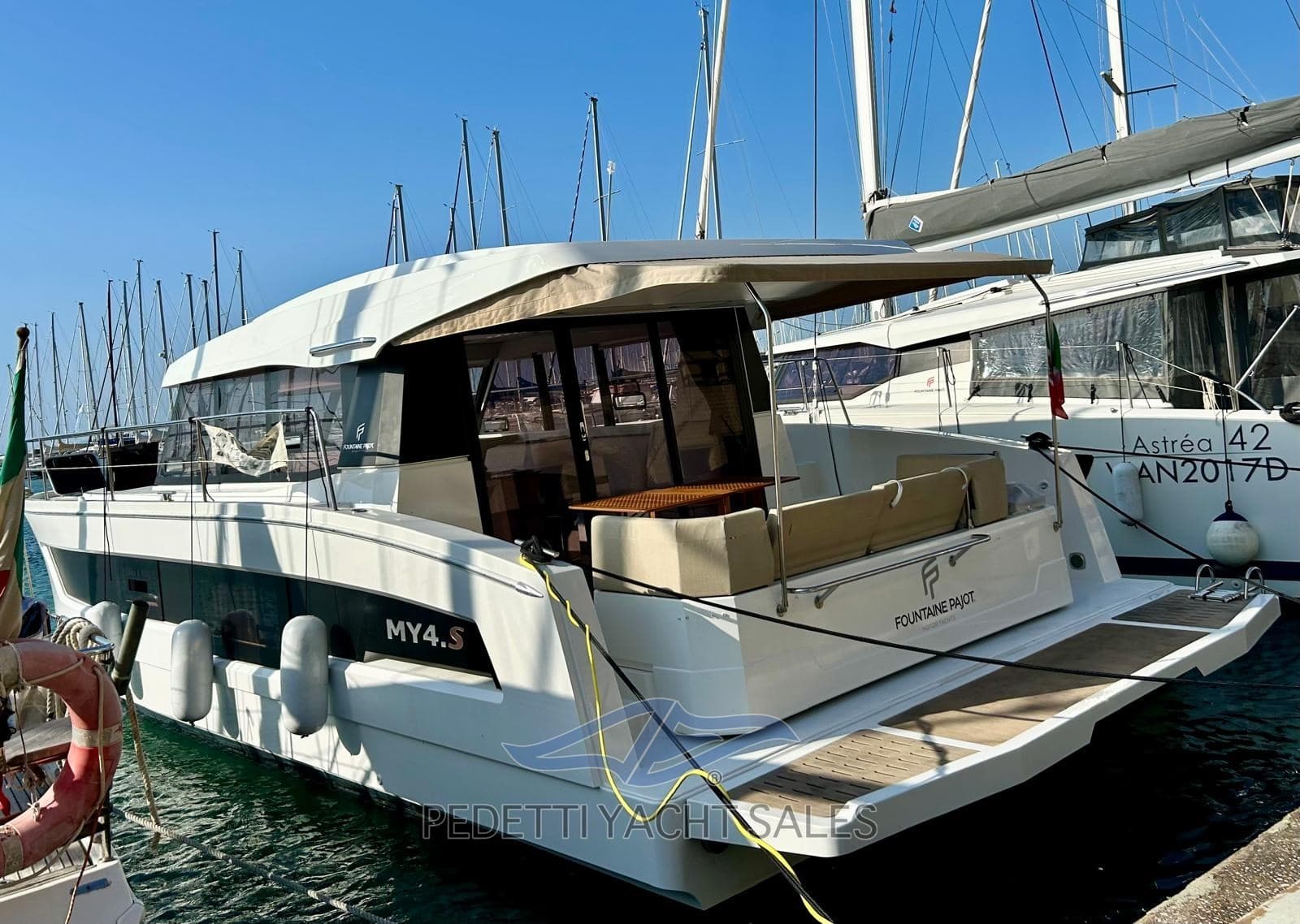 Fountain Pajot My4.S - Deck View Fountain Pajot My4.S - Deck View