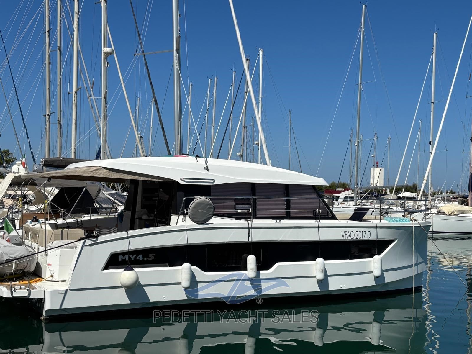 Fountain Pajot My4.S - Detail View 1 Fountain Pajot My4.S - Detail View 1