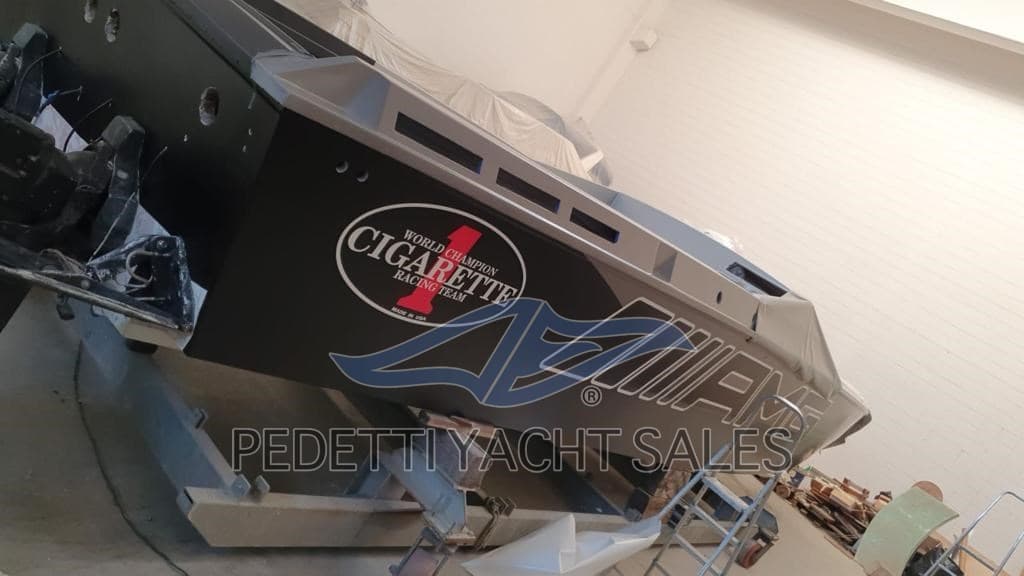 Cigarette R.T. 38' Top Gun - Deck View Cigarette R.T. 38' Top Gun - Deck View