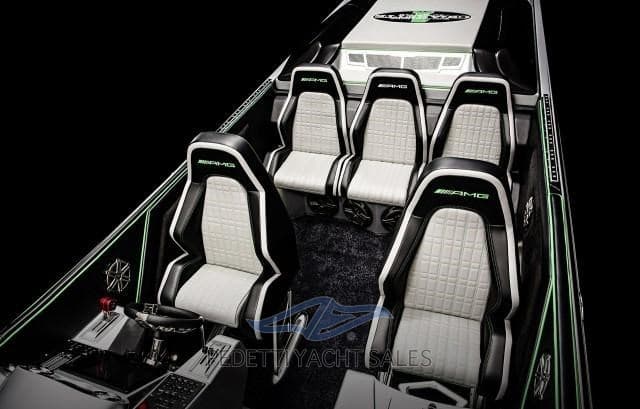 Cigarette R.T. 38' Top Gun - Detail View 1 Cigarette R.T. 38' Top Gun - Detail View 1