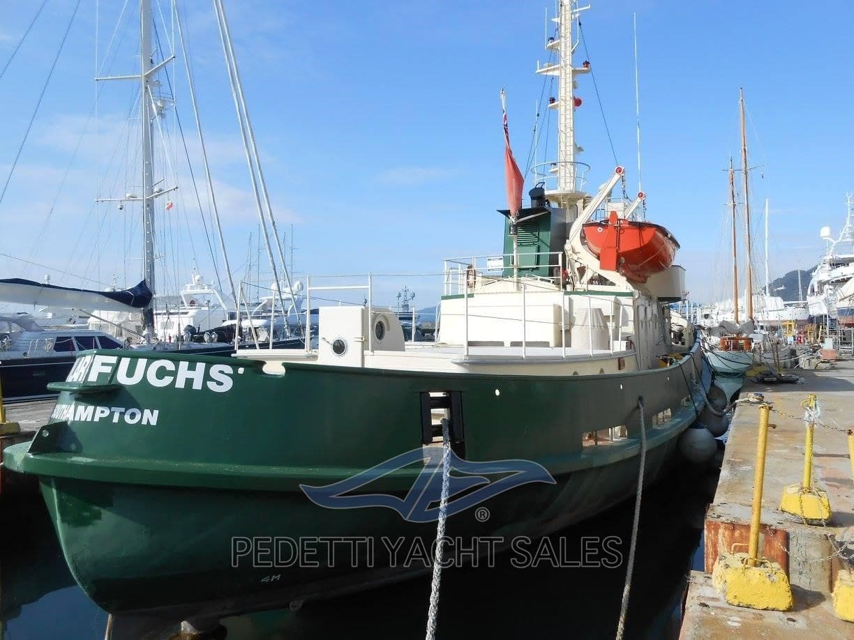 Tugboat Hitzler - Deck View Tugboat Hitzler - Deck View