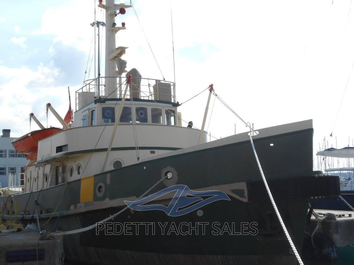 Tugboat Hitzler - Detail View 1 Tugboat Hitzler - Detail View 1