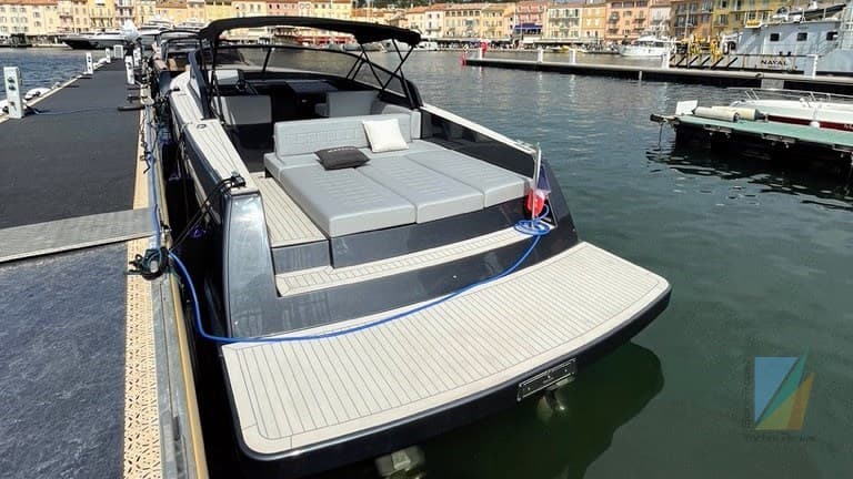 Vandutch Vandutch 32 - Detail View 1 Vandutch Vandutch 32 - Detail View 1