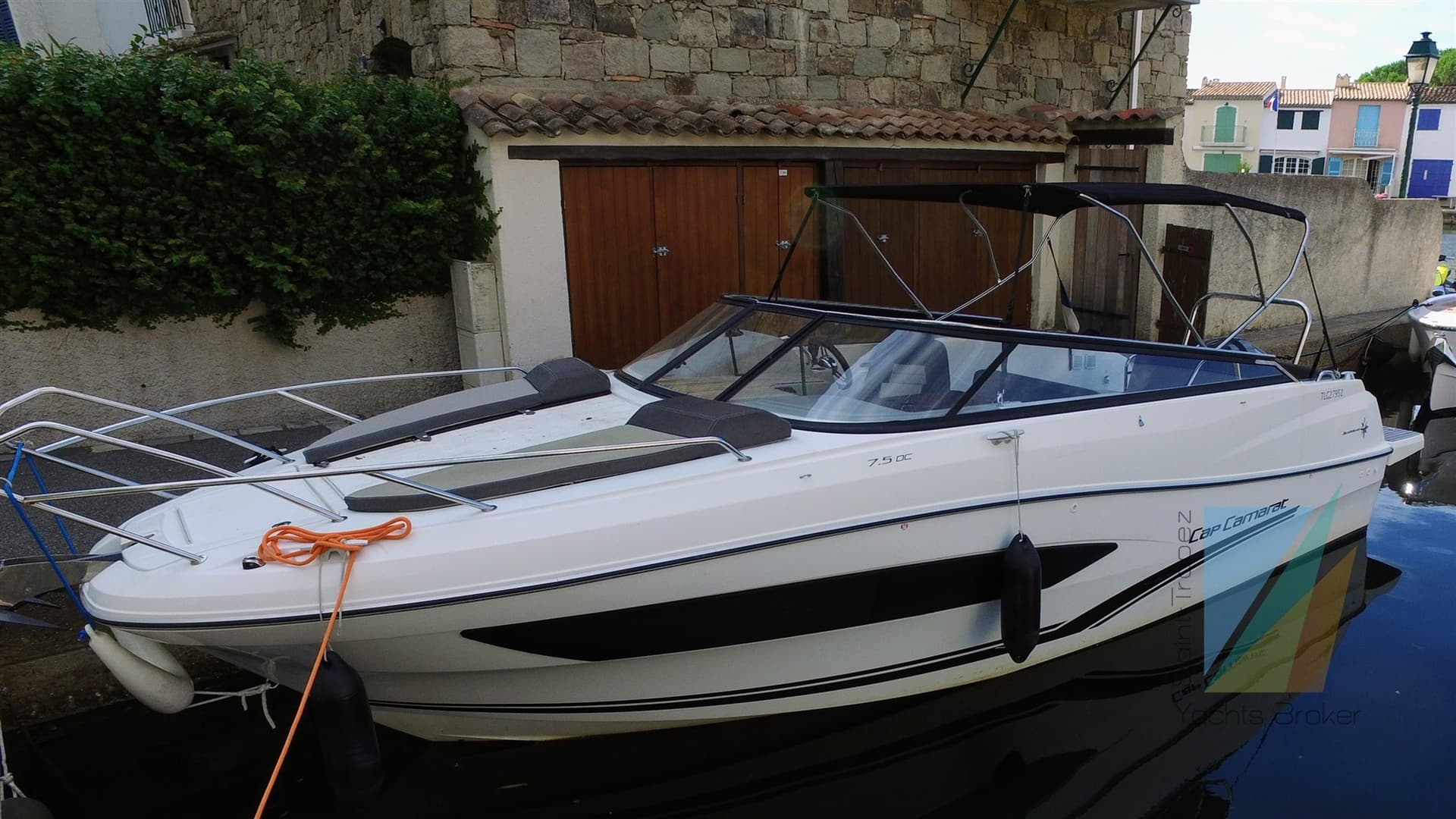 Jeanneau Cap Camarat 7.5 Dc Serie 2 - Detail View 1 Jeanneau Cap Camarat 7.5 Dc Serie 2 - Detail View 1