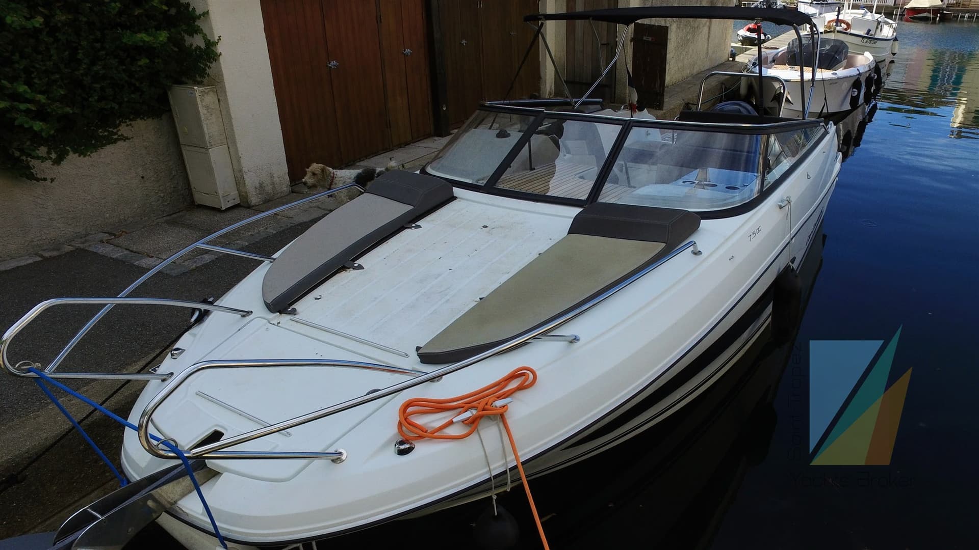 Jeanneau Cap Camarat 7.5 Dc Serie 2 - Interior View Jeanneau Cap Camarat 7.5 Dc Serie 2 - Interior View