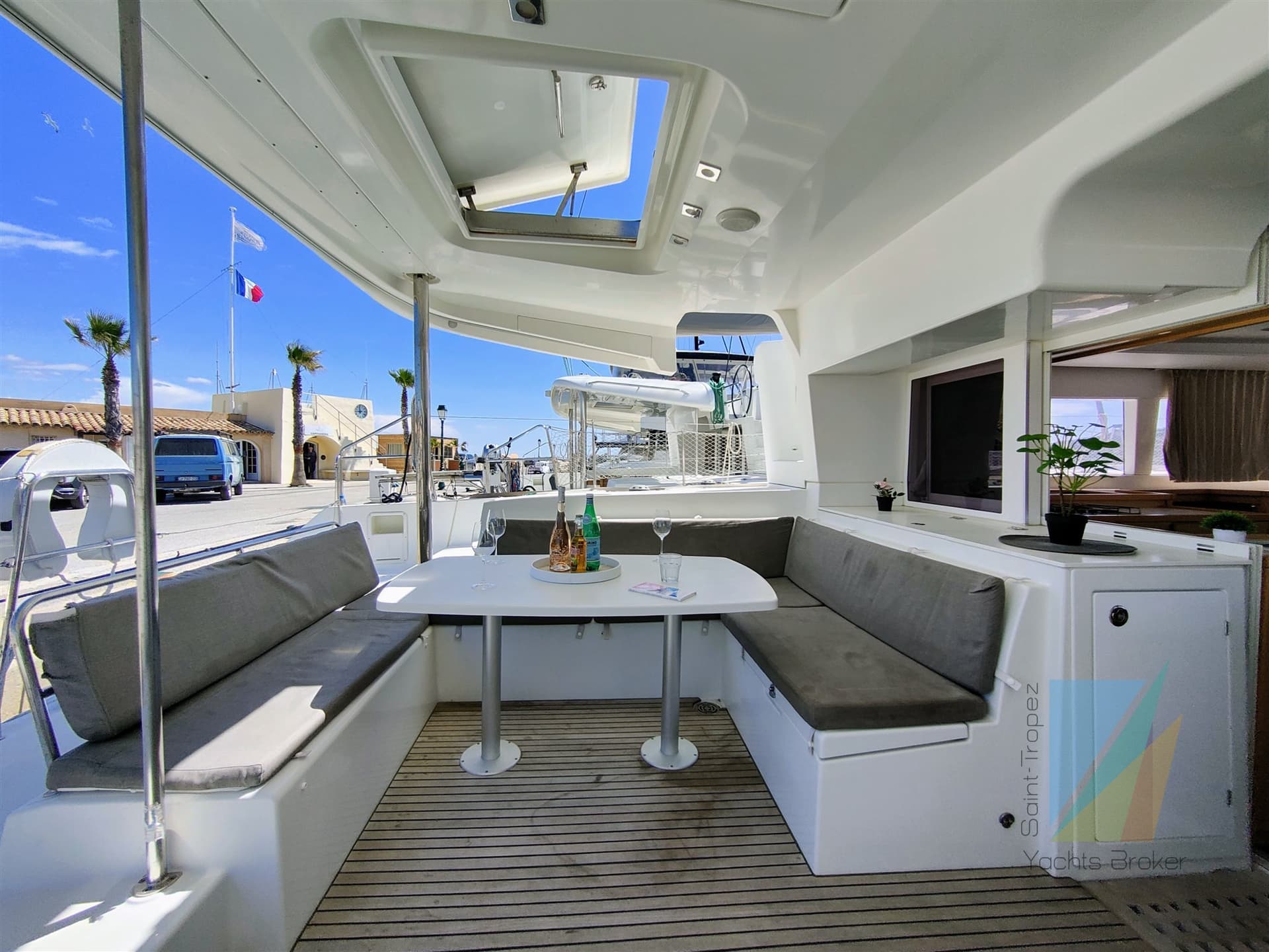 Lagoon Lagoon 450 F - Deck View Lagoon Lagoon 450 F - Deck View