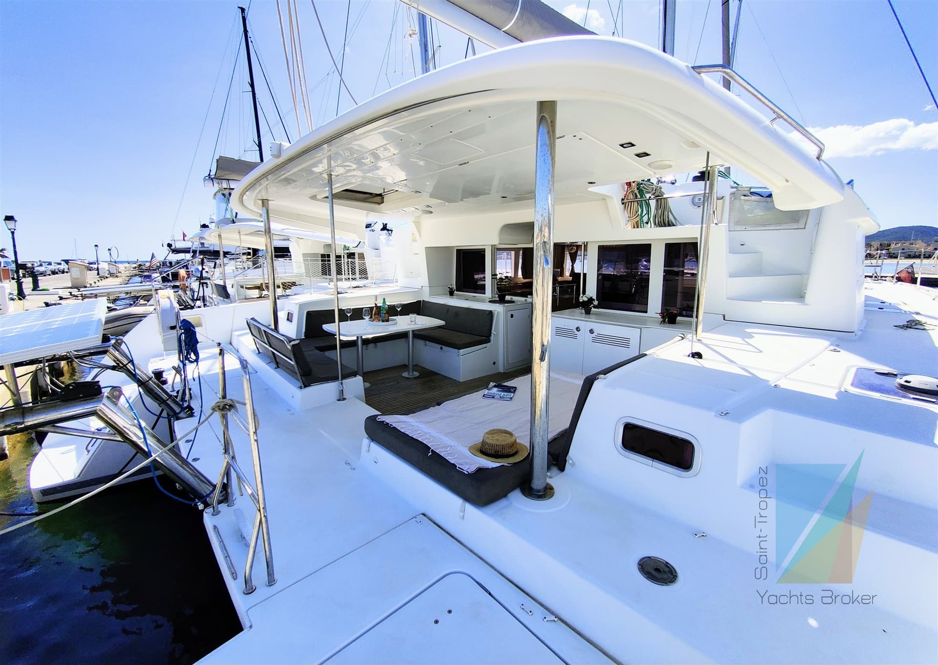 Lagoon Lagoon 450 F - Interior View Lagoon Lagoon 450 F - Interior View