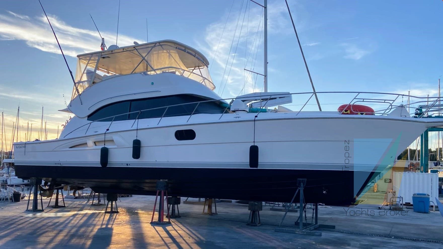 Riviera Marine 58 Open Flybridge usato - foto hero 2