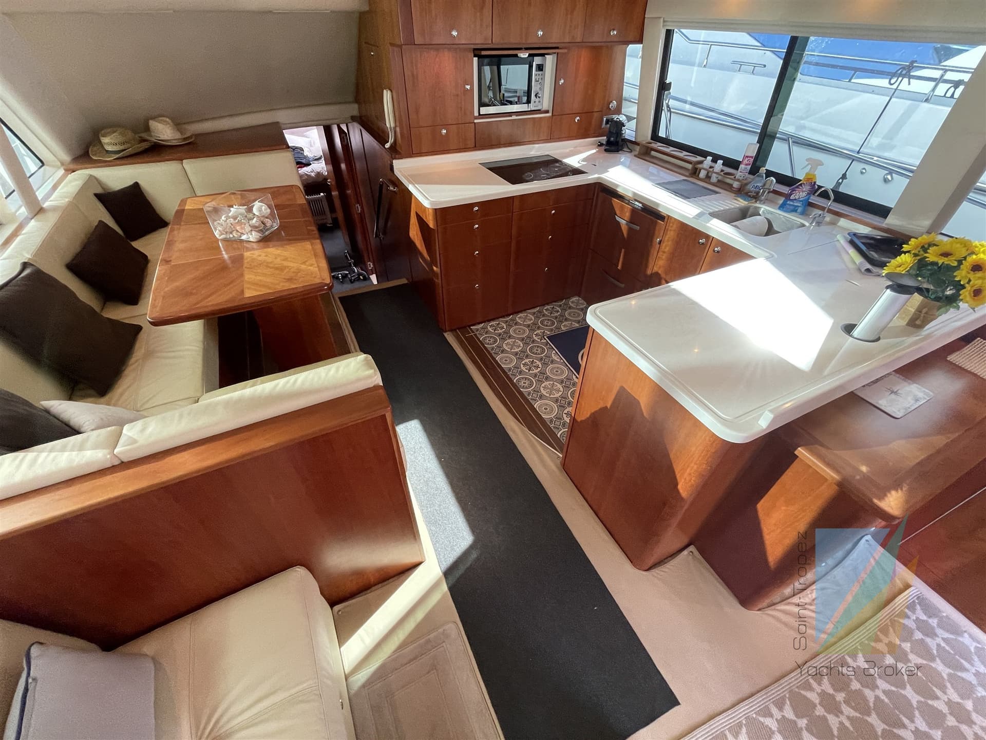 Riviera Marine 58 Open Flybridge usato - foto hero 9