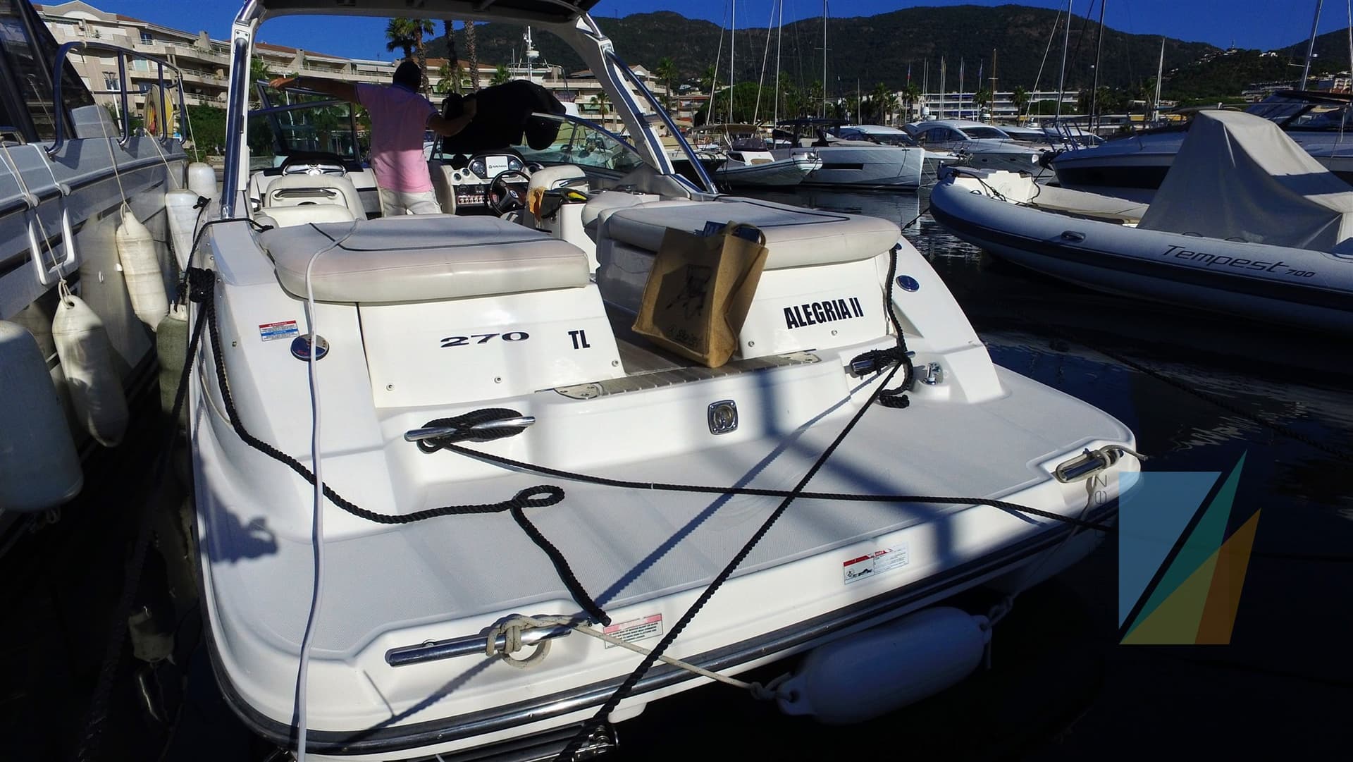 Sea Ray 270 Slx - Interior View Sea Ray 270 Slx - Interior View