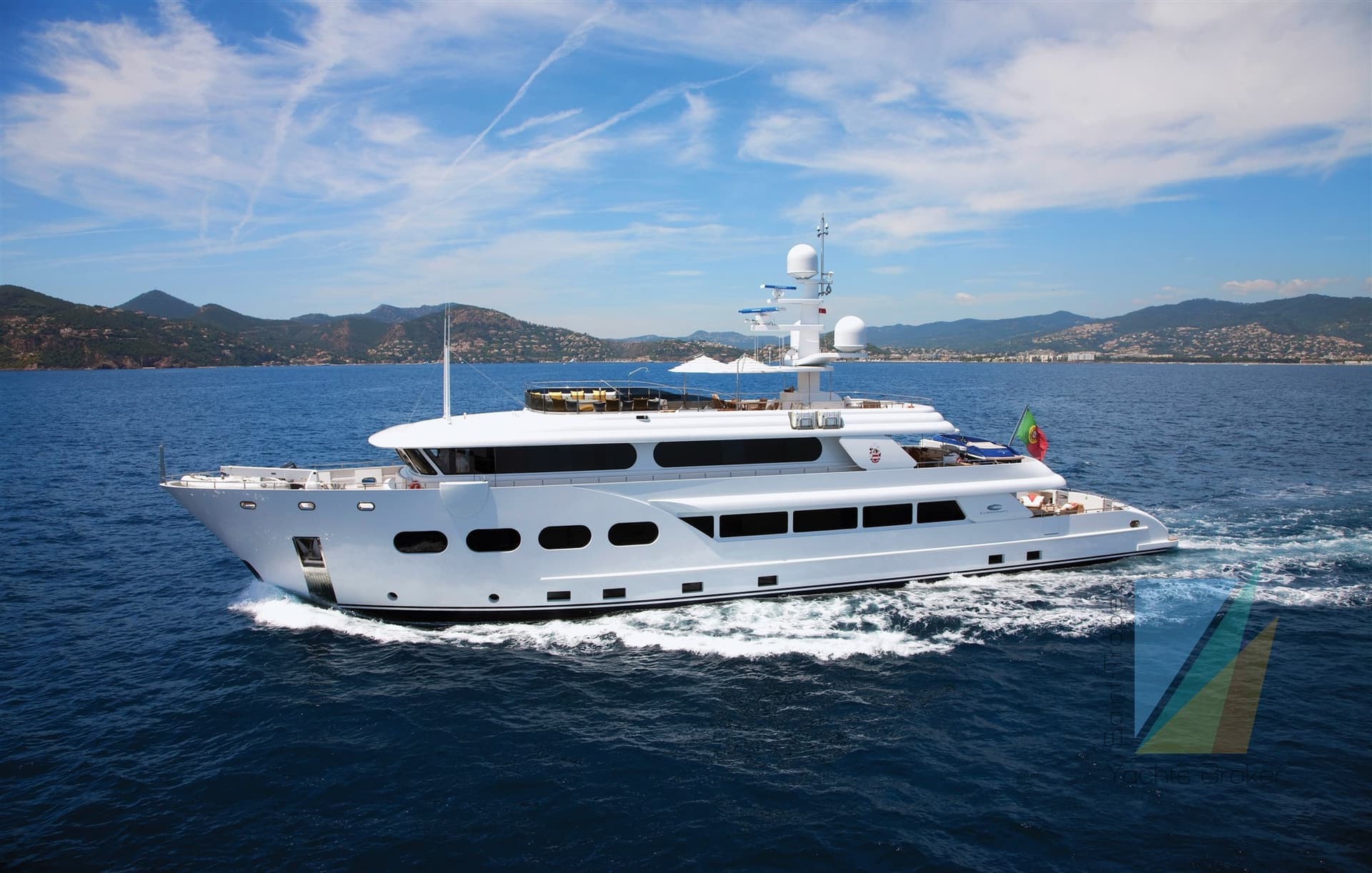 Eurocraft Explorer 44 - Main View Eurocraft Explorer 44 - Main View