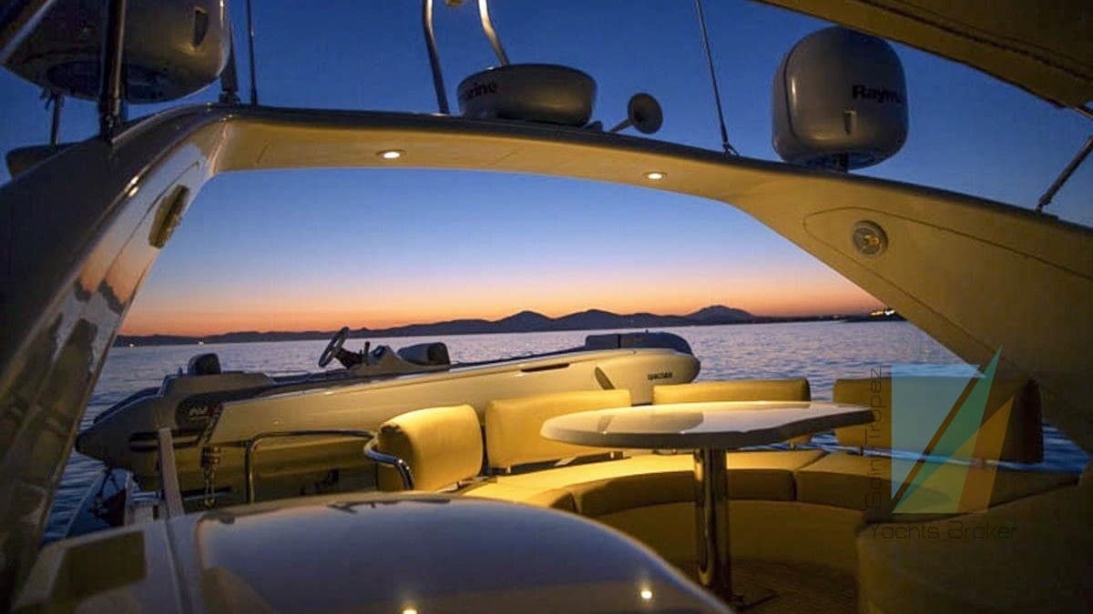 Azimut 68E used - hero image 10