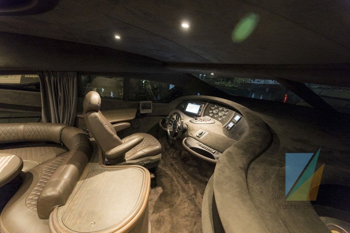 Azimut 68E used - hero image 16