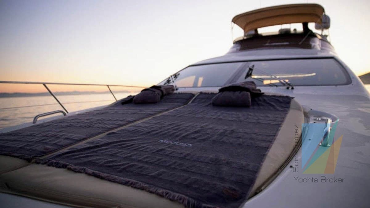 Azimut 68E used - hero image 6
