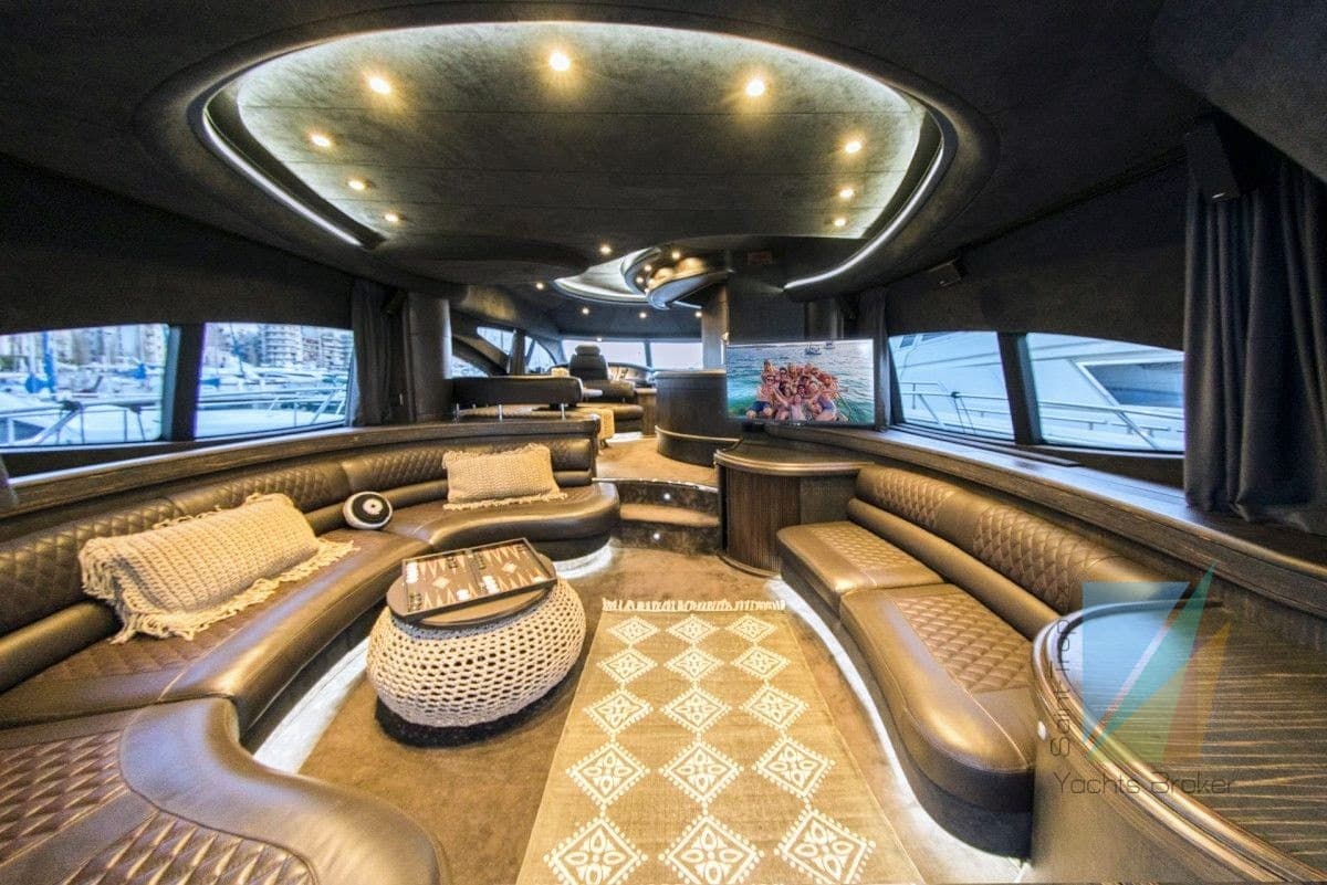 Azimut 68E used - hero image 12