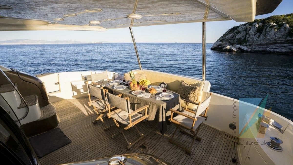 Azimut 68E used - hero image 8