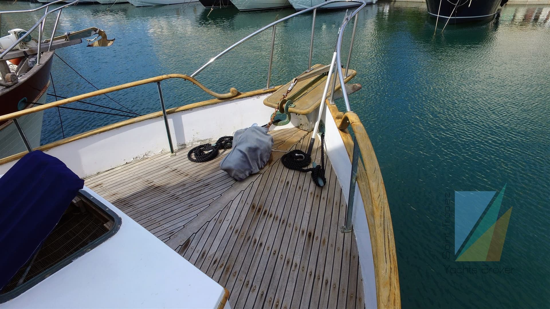 American Marine Grand Banks 36 Classic - Deck View American Marine Grand Banks 36 Classic - Deck View