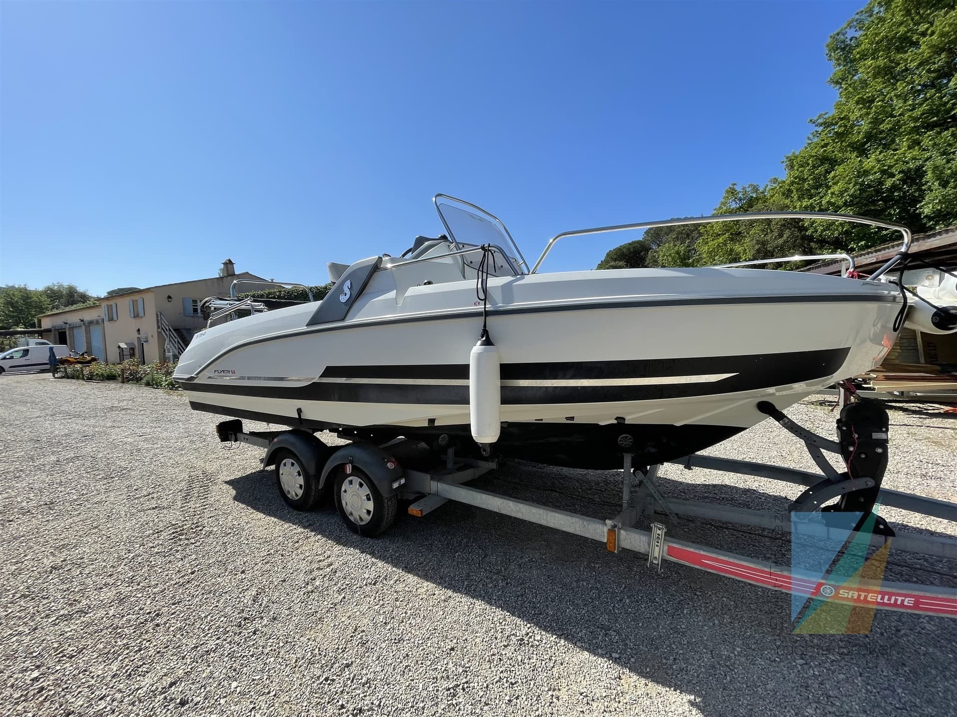 Beneteau Flyer 6.6 Sundeck - Interior View Beneteau Flyer 6.6 Sundeck - Interior View