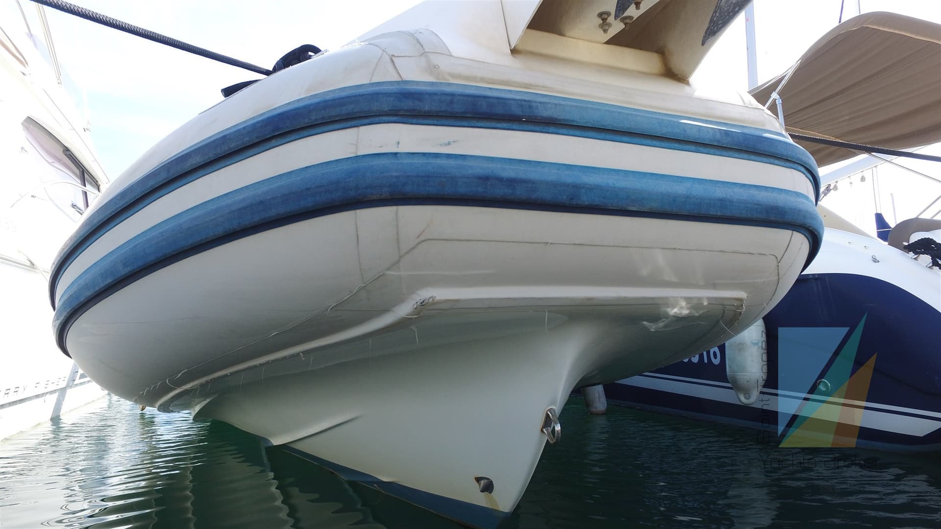 Capelli Tempest 770 - Deck View Capelli Tempest 770 - Deck View