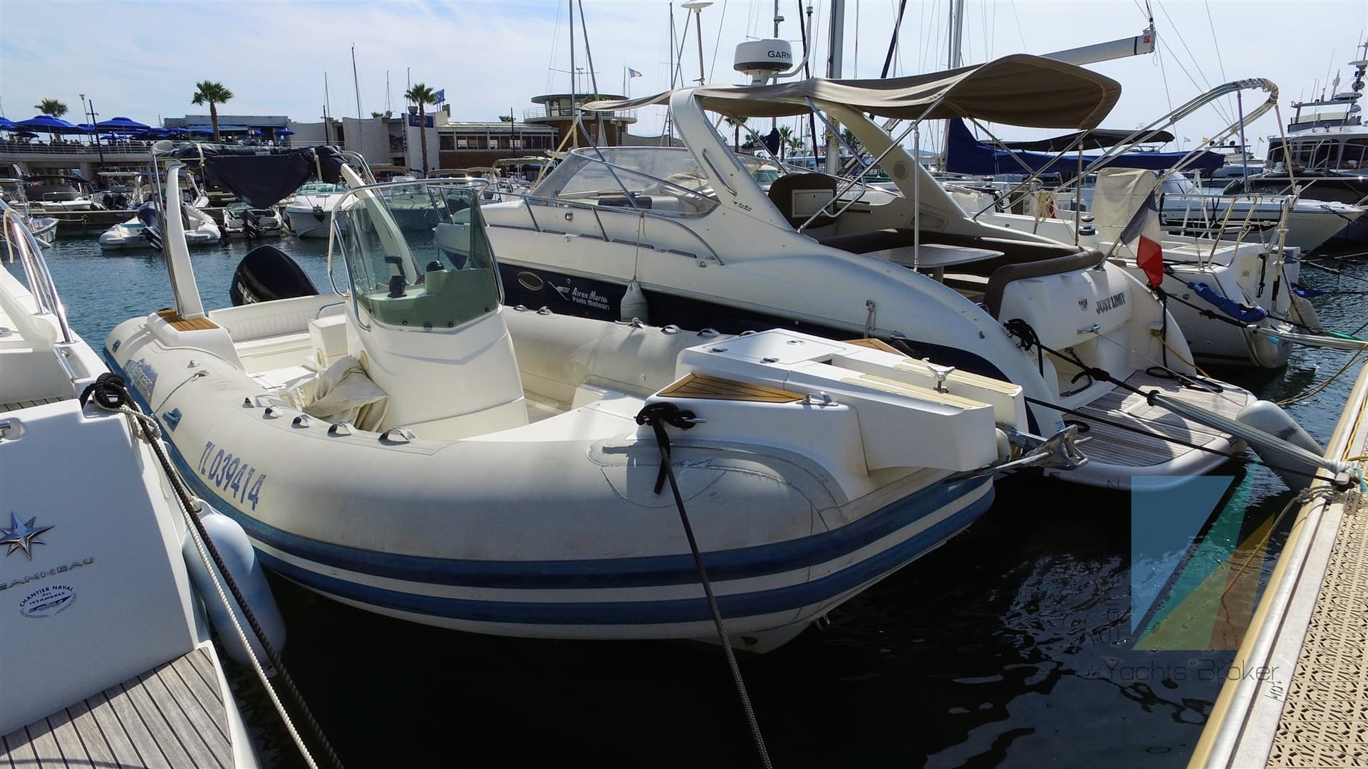 Capelli Tempest 770 - Detail View 1 Capelli Tempest 770 - Detail View 1