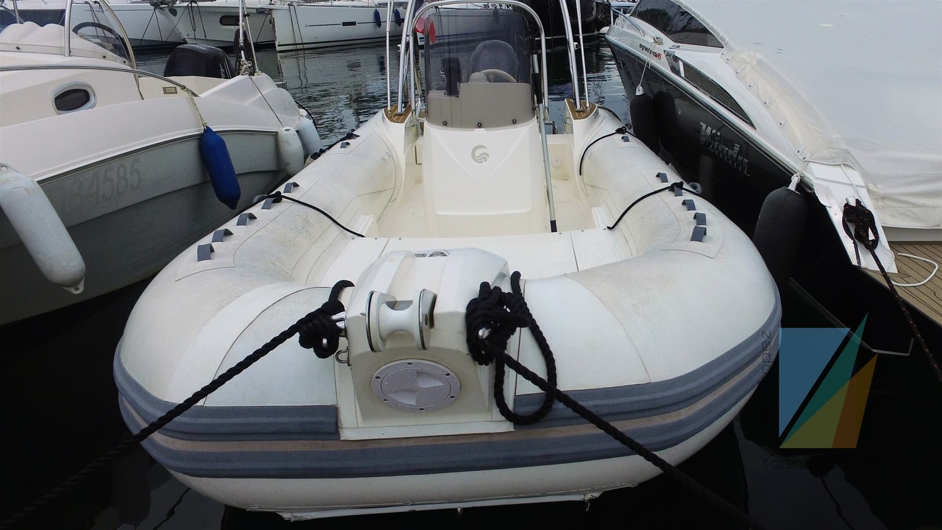 Capelli Tempest 650 - Deck View Capelli Tempest 650 - Deck View