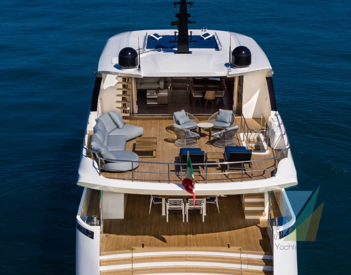 Maiora 30 M Convertible - Deck View Maiora 30 M Convertible - Deck View