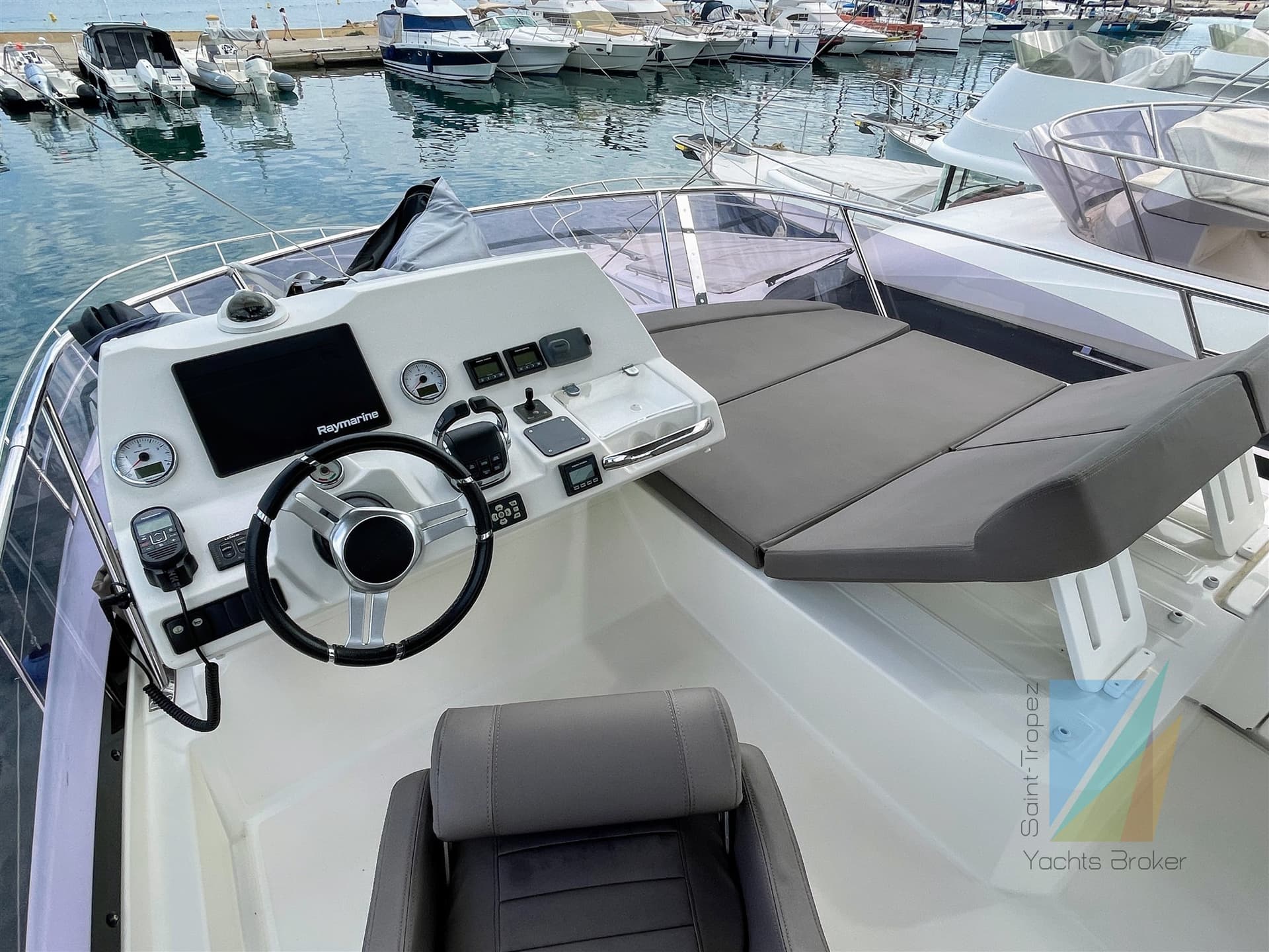 Jeanneau Prestige 420 Fly - Deck View Jeanneau Prestige 420 Fly - Deck View