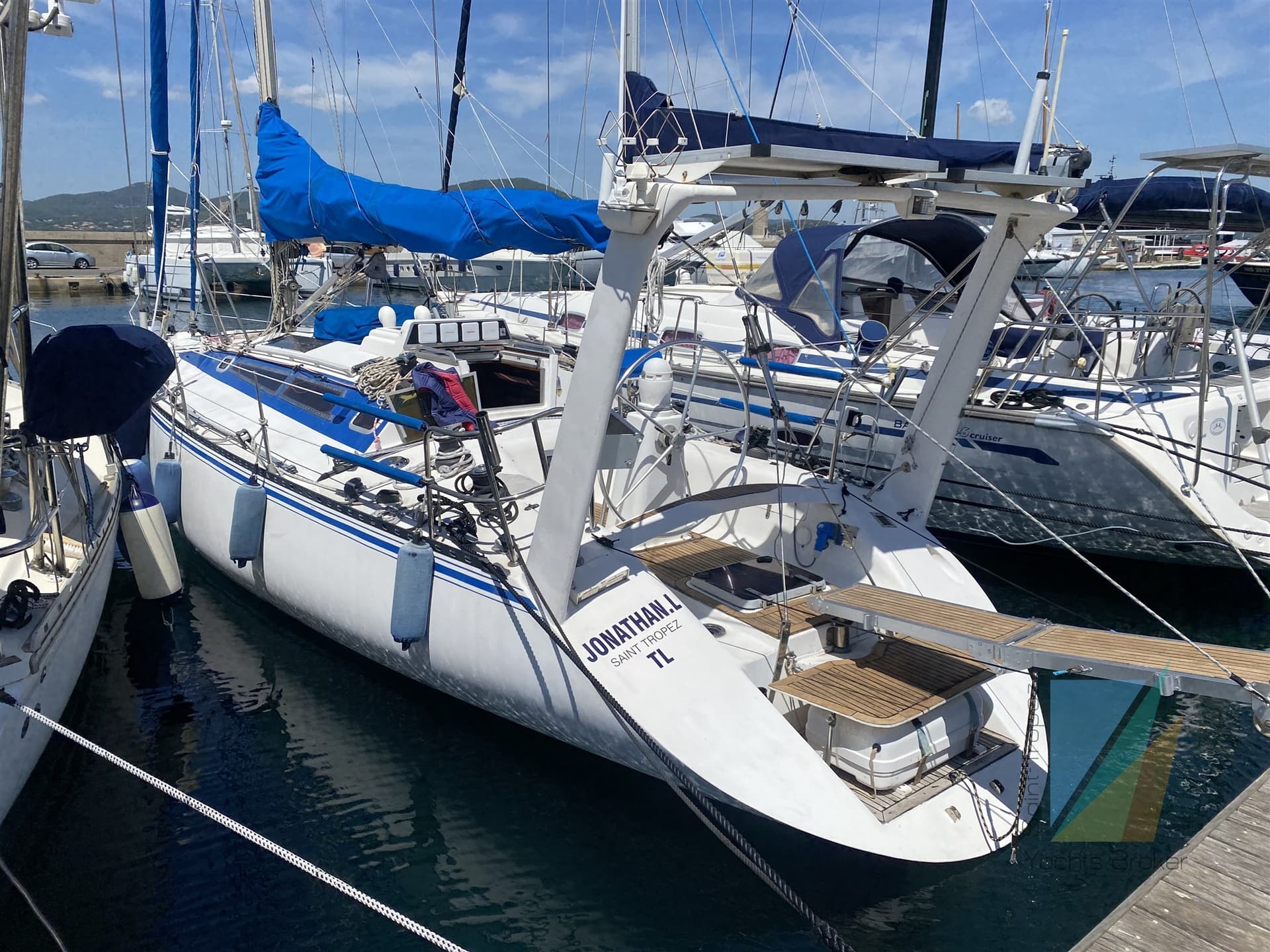 Construction Amateur Apocalypse 43 - Detail View 1 Construction Amateur Apocalypse 43 - Detail View 1