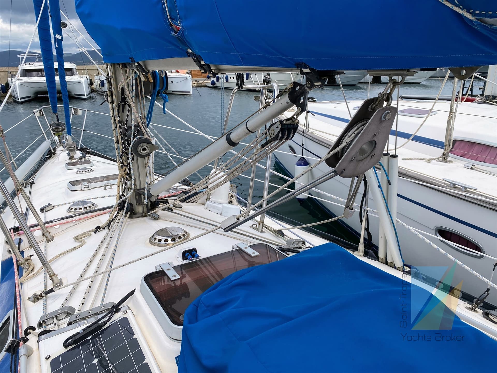 Construction Amateur Apocalypse 43 - Deck View Construction Amateur Apocalypse 43 - Deck View