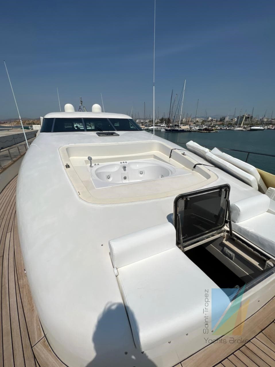 Tecnomar Velvet 27 - Deck View Tecnomar Velvet 27 - Deck View