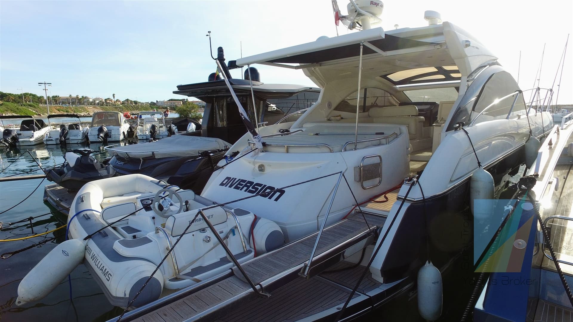 Sunseeker Portofino 48 - Detail View 1 Sunseeker Portofino 48 - Detail View 1