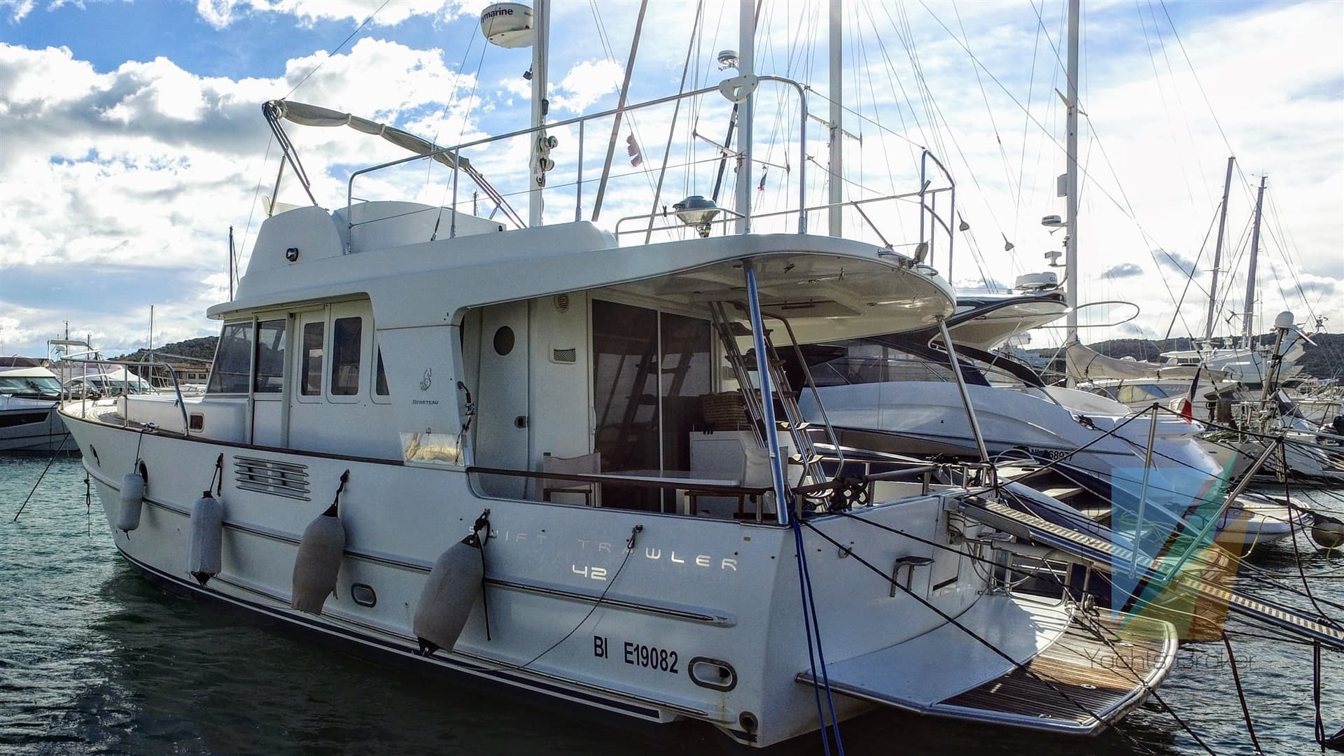 Beneteau Swift Trawler 42 - Main View Beneteau Swift Trawler 42 - Main View