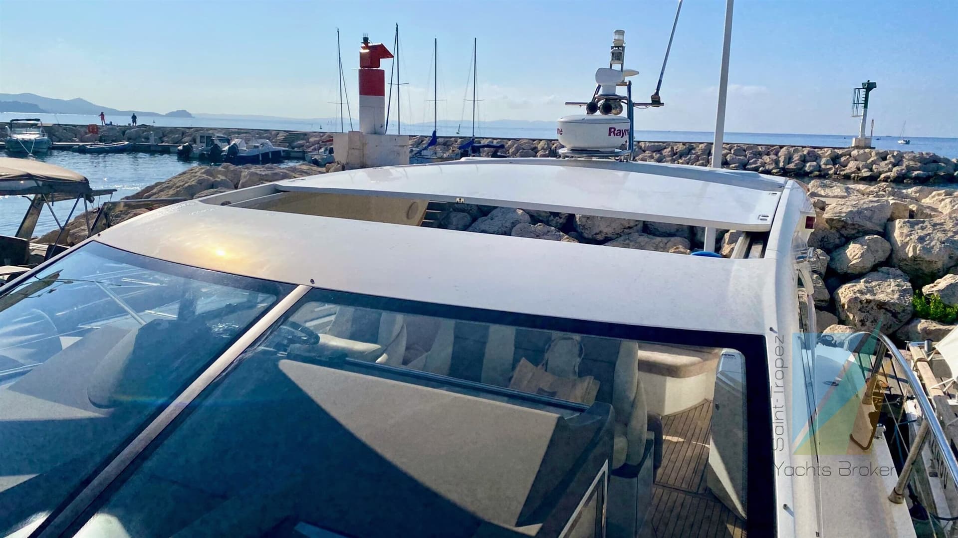 Windy Boats 44 Chinook - Deck View Windy Boats 44 Chinook - Deck View