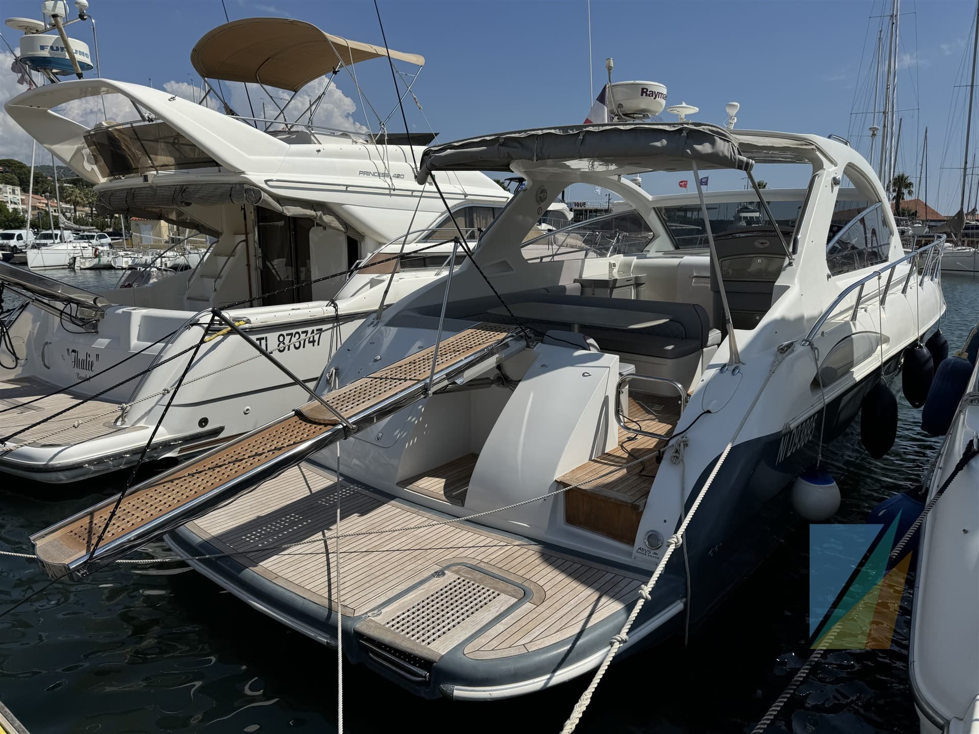 Airon Marine Airon 400 T-Top - Interior View Airon Marine Airon 400 T-Top - Interior View