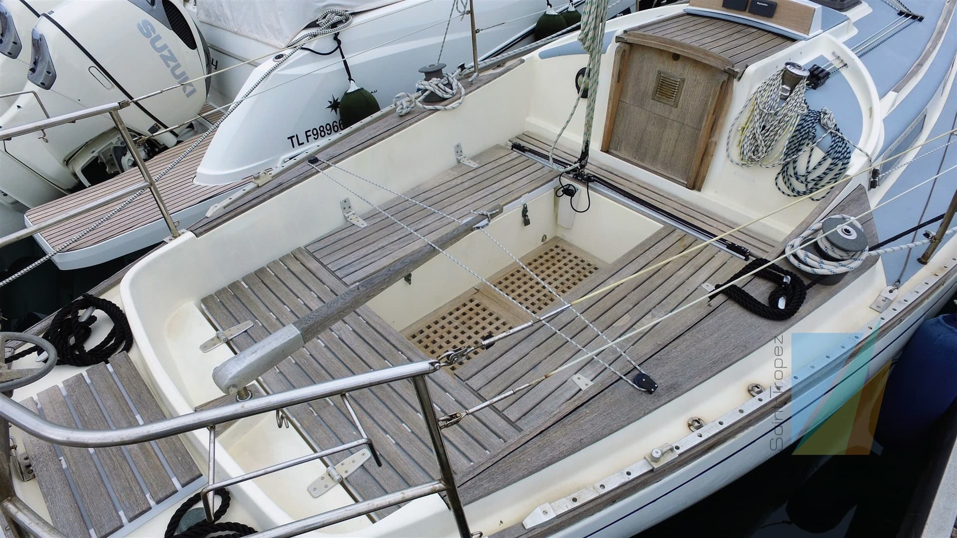 Wauquiez Centurion 32 - Interior View Wauquiez Centurion 32 - Interior View