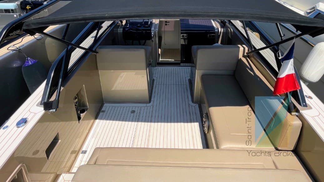 Vandutch Vandutch 32 - Deck View Vandutch Vandutch 32 - Deck View