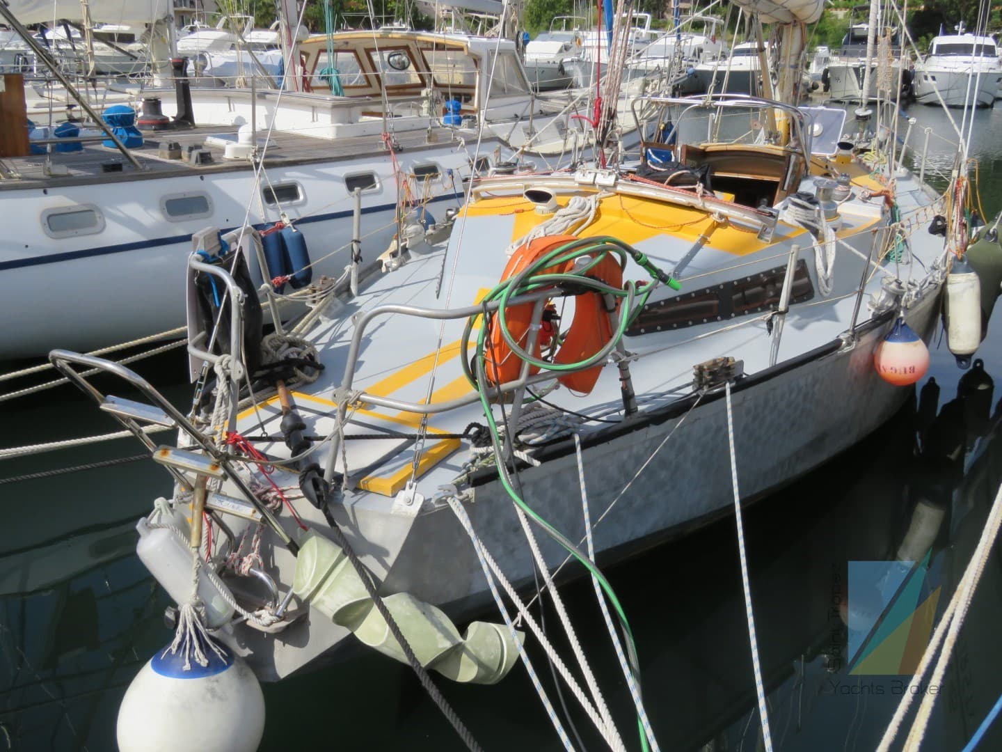 Dumont Carval 43 - Deck View Dumont Carval 43 - Deck View