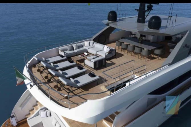 Maiora 30 Walkaround - Deck View Maiora 30 Walkaround - Deck View