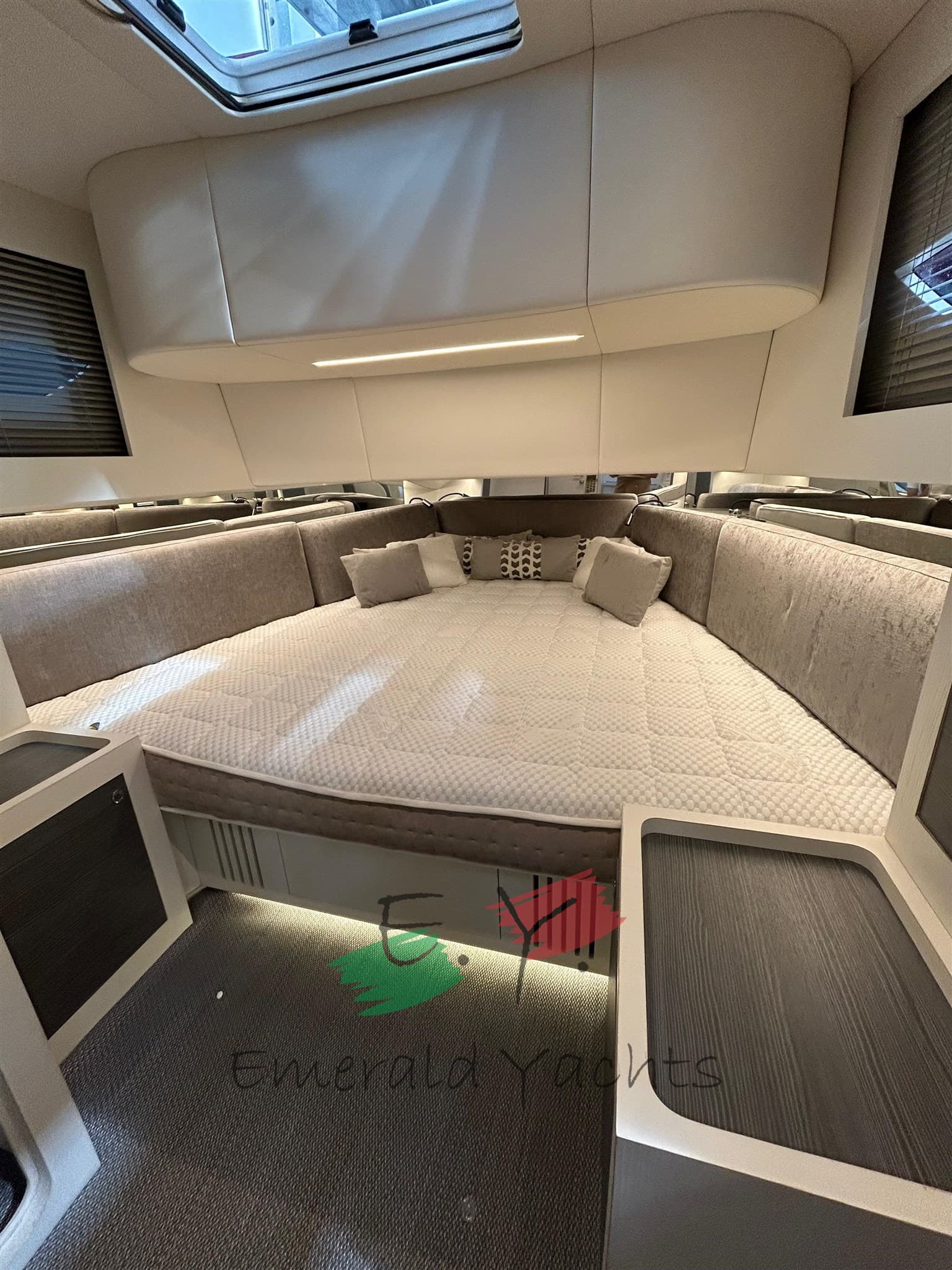 Domina Yachts 42 Walkaround usato - foto hero 18
