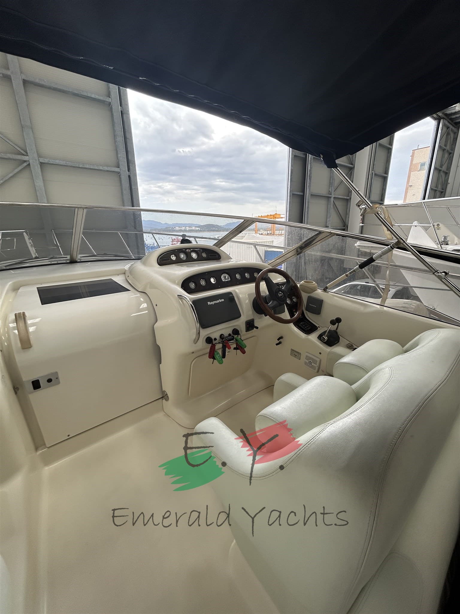 Cranchi Endurance 39 - Deck View Cranchi Endurance 39 - Deck View
