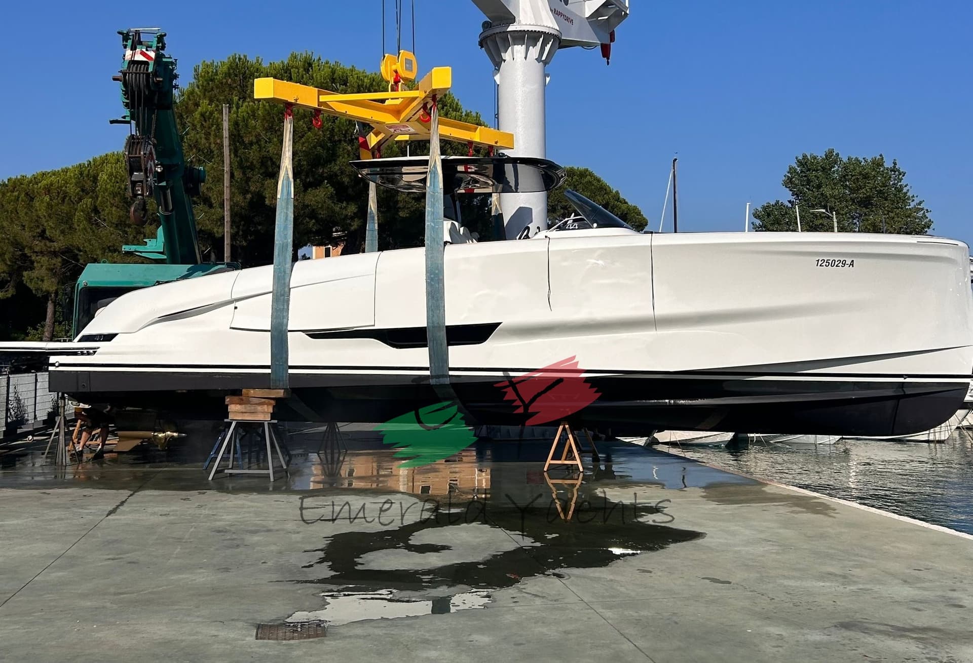 Solaris Power 44 Open - Interior View Solaris Power 44 Open - Interior View