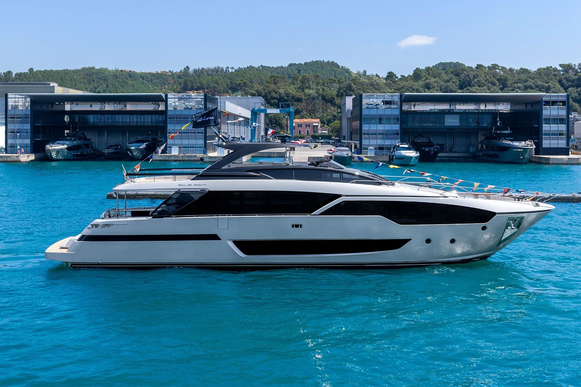 Riva 96' Argo Super macht das Flybridge-Heck zum Wohnraum