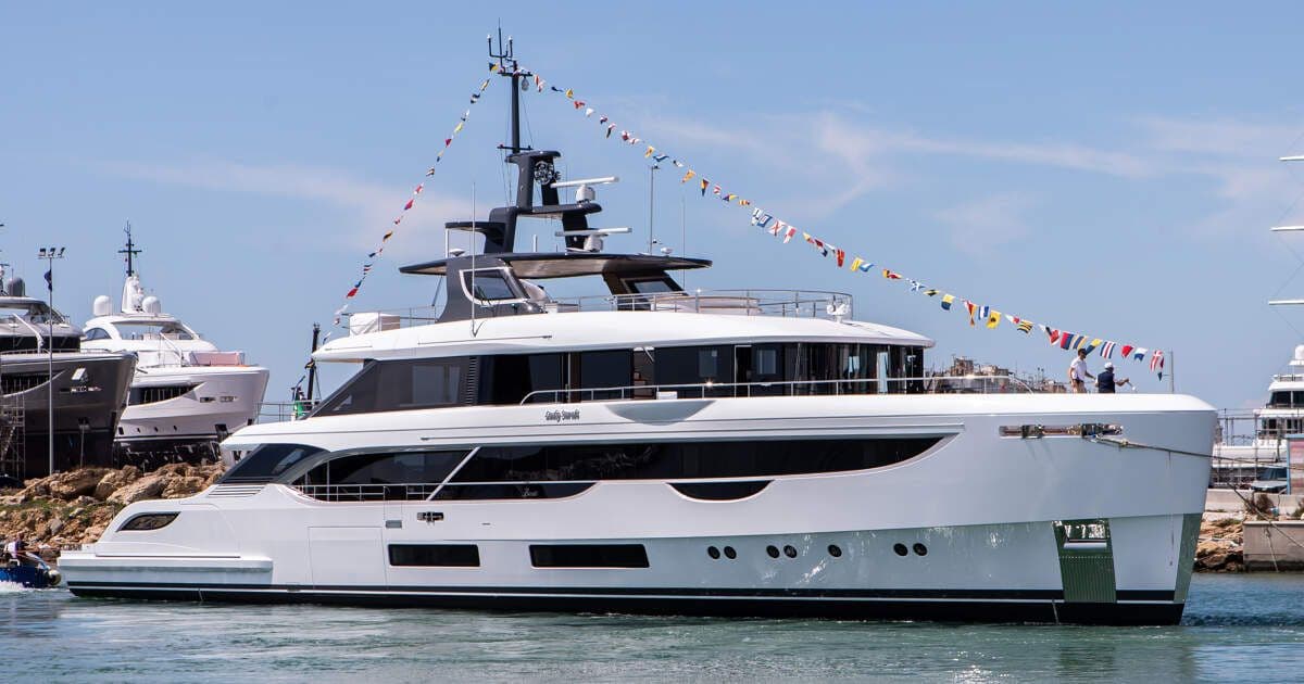 Benetti Lady Sarah zeigt Charter als Weg zum Neubau