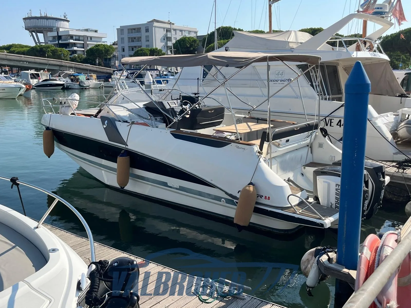 Beneteau FLYER 8.8 Sundeck gebraucht - Foto 1
