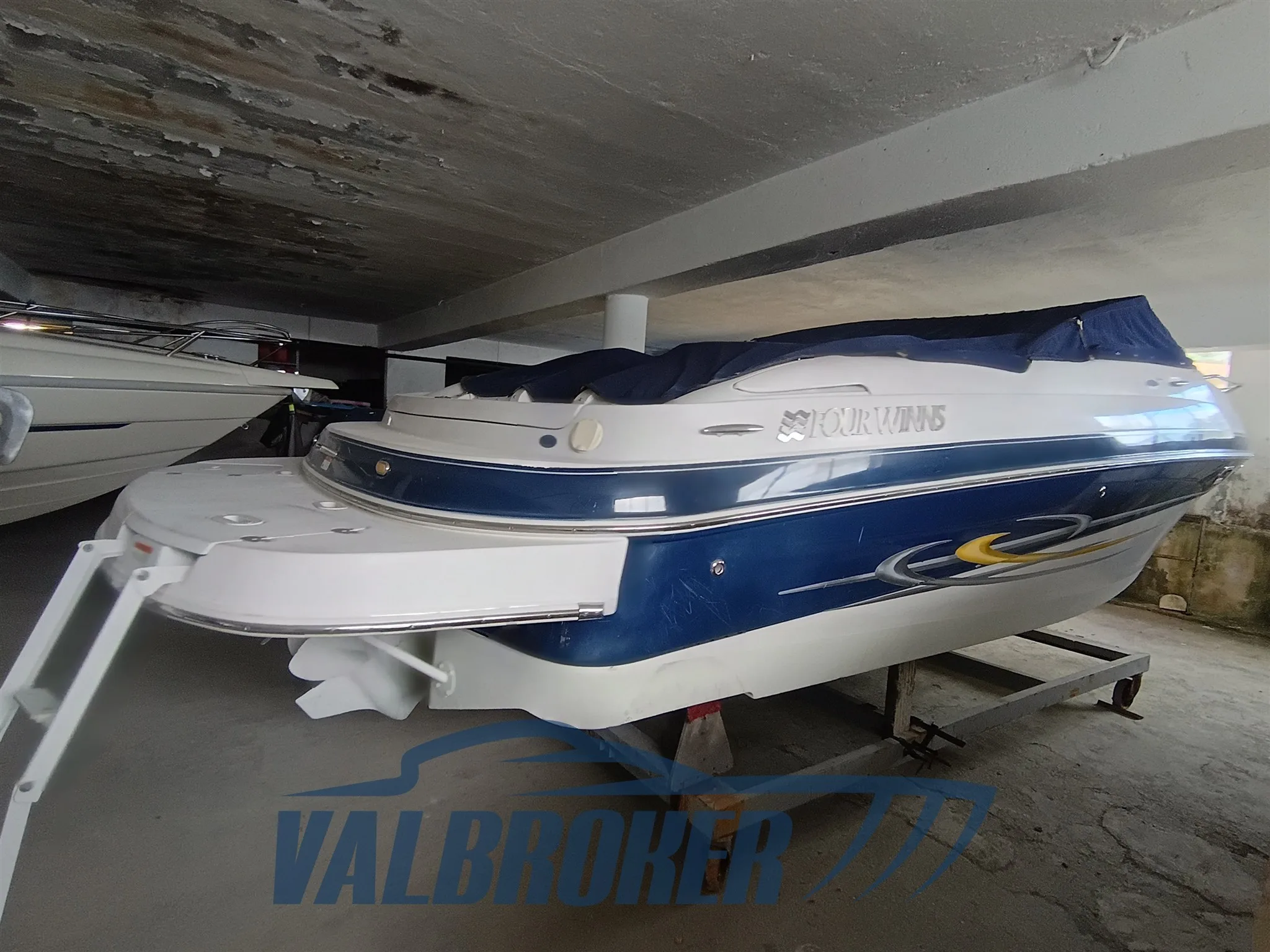 Four Winns SUNDOWNER 255 used - photo 1