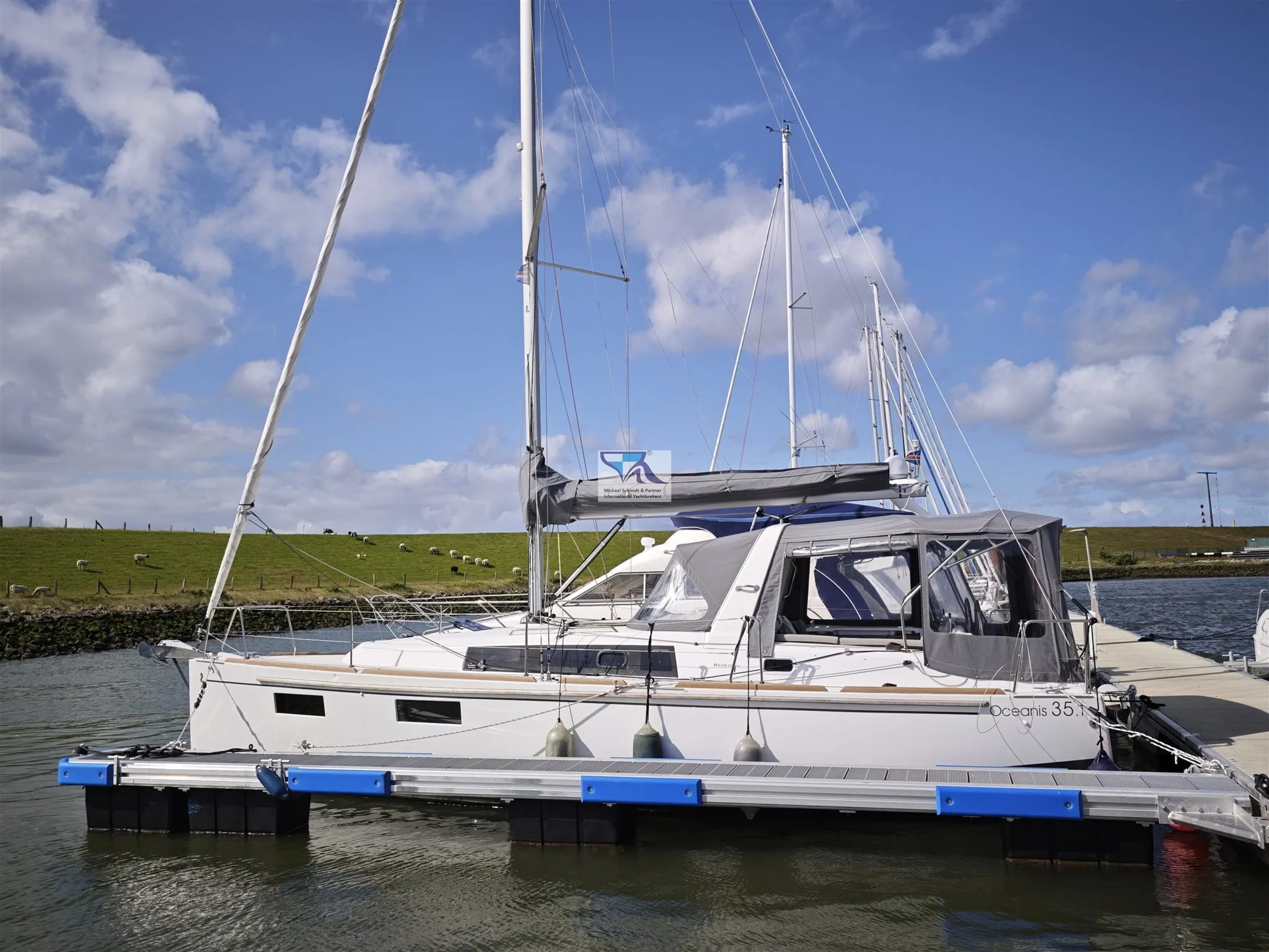 Beneteau OCEANIS 35.1 used - photo 1