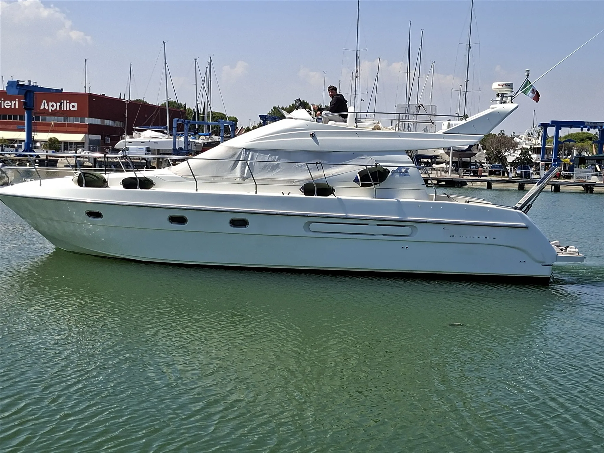 Azimut AZ 40 Fly usato - foto 1 Azimut AZ 40 Fly usato - foto 1