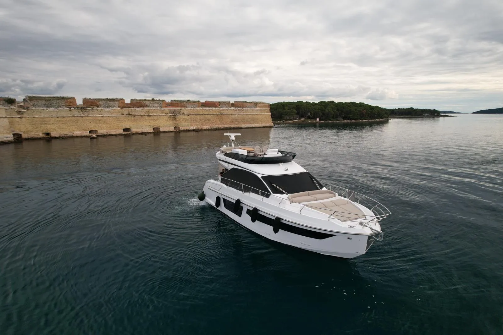 Azimut 53 Flybridge d'occasion - photo 1 Azimut 53 Flybridge d'occasion - photo 1