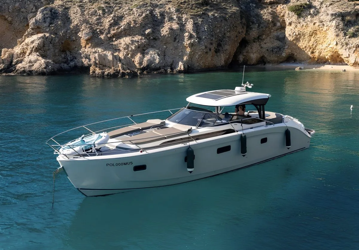 Bavaria Yachts Deep Blue 46 used - photo 1