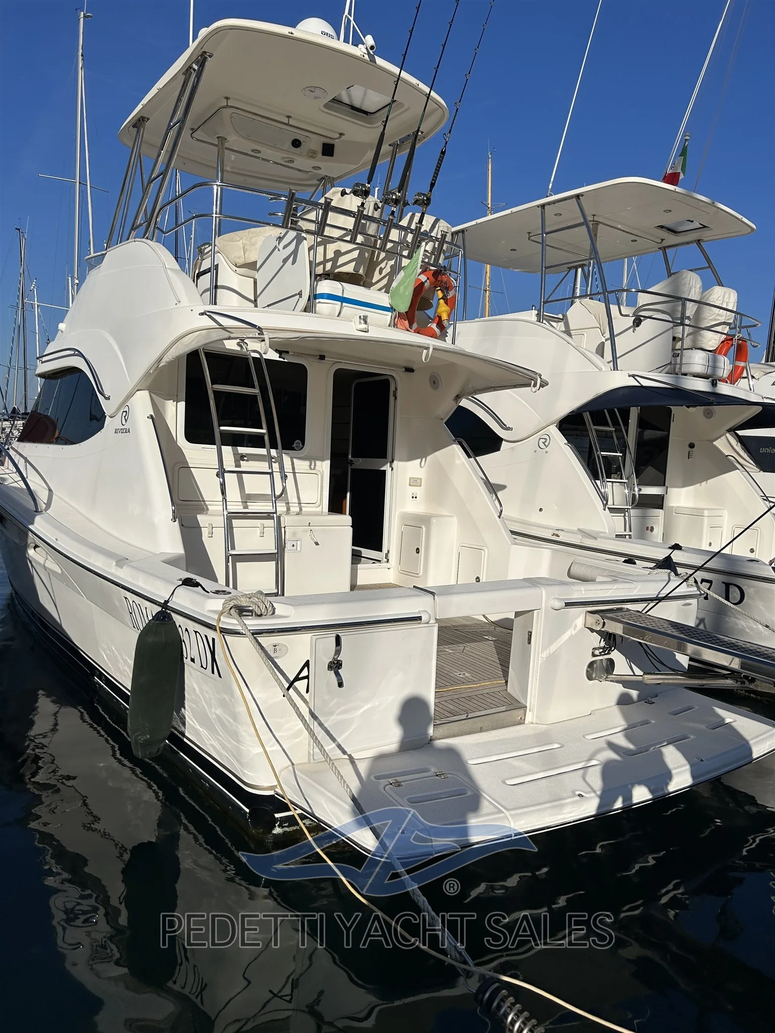 Riviera 37 Flybridge used - photo 1 Riviera 37 Flybridge used - photo 1